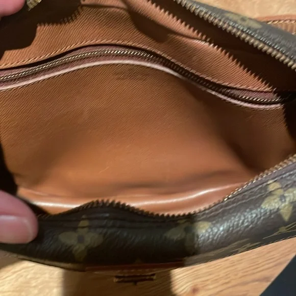 Louis Vuitton Jeune Fille MM - Picture 6 of 16